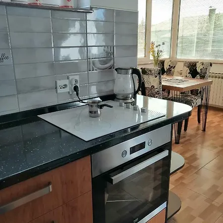 Eden No 1 Apartment *