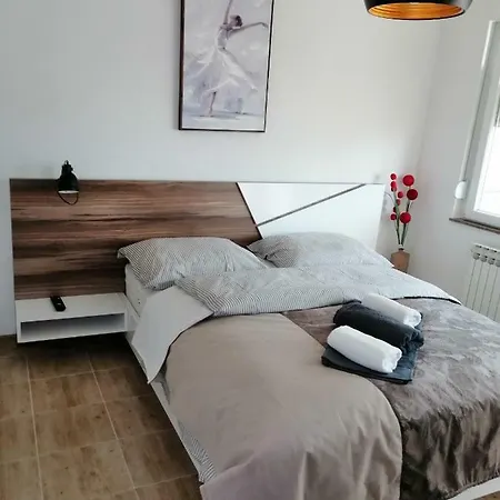 Eden No 1 Apartment *
