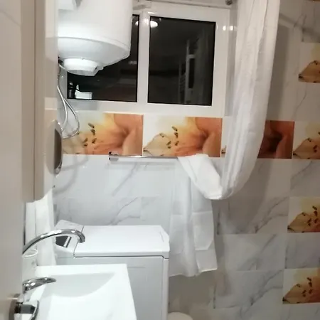 Eden No 1 Apartment *